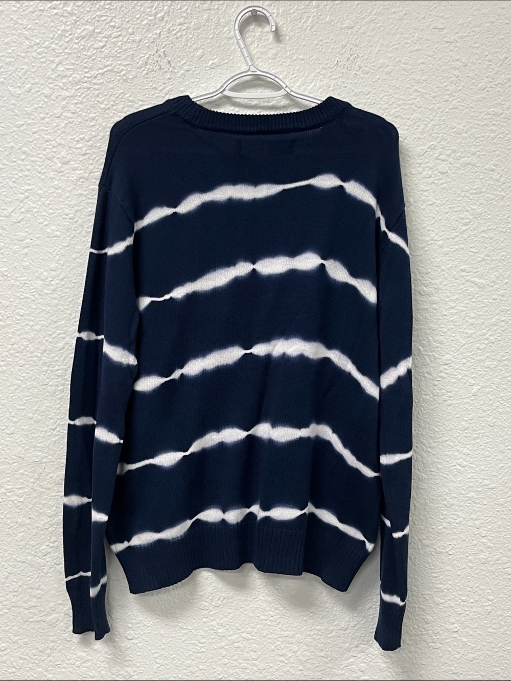 X Ray Blue and White Crewneck Sweater with Tie-Dye Stripes
#1190 - Picture 3 of 4